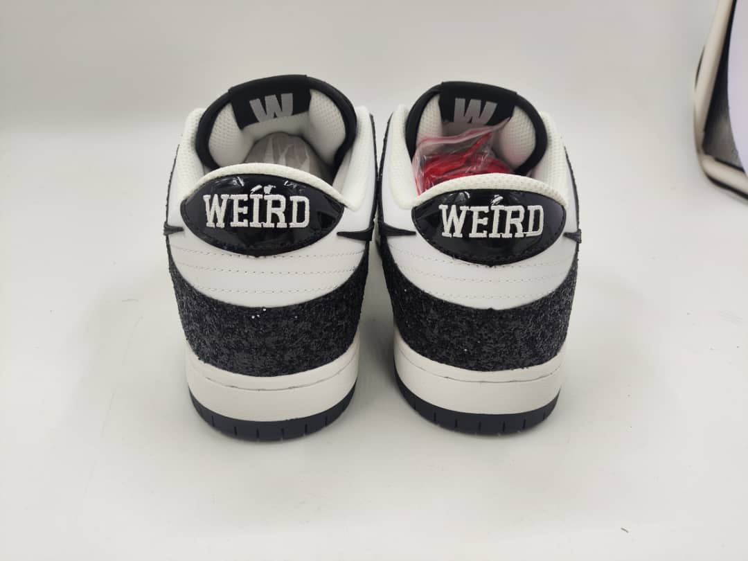 WEIRD DUNK : HEARTBREAKERS PRE-ORDER: Ships Jan 2026