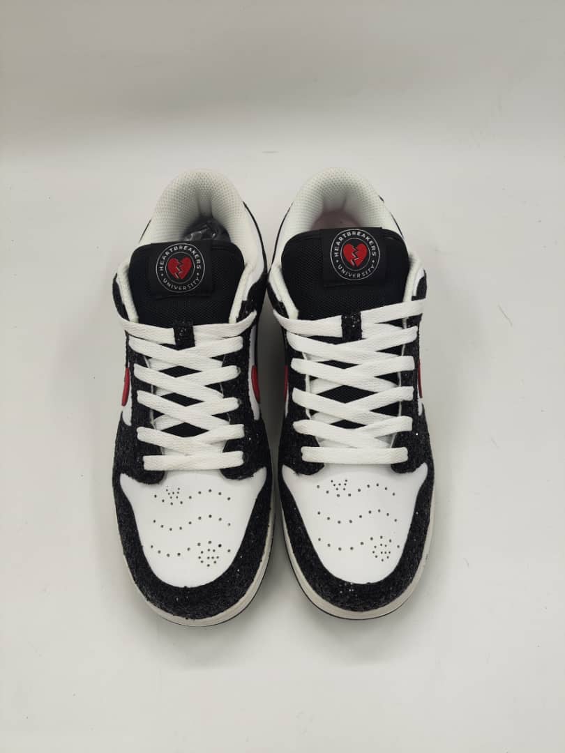 WEIRD DUNK : HEARTBREAKERS PRE-ORDER: Ships Jan 2026