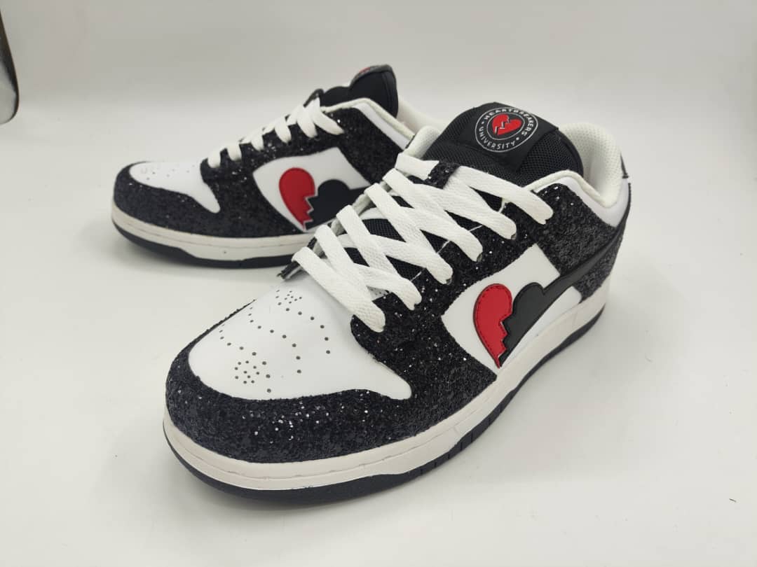 WEIRD DUNK : HEARTBREAKERS PRE-ORDER: Ships Jan 2026